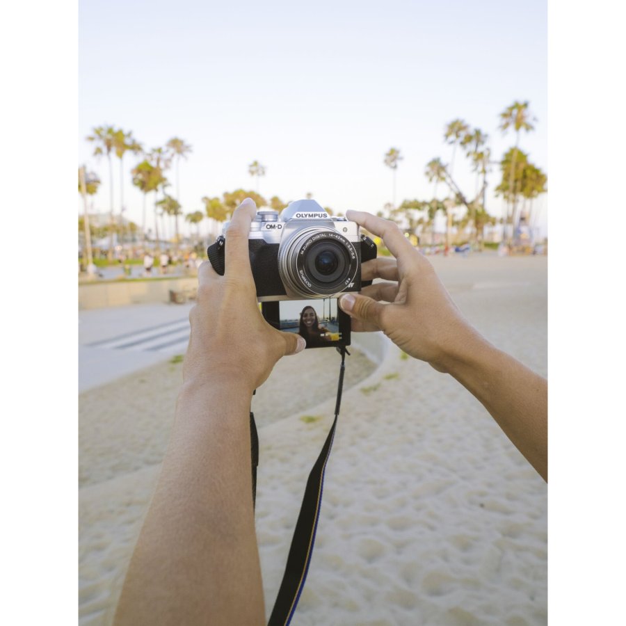 Olympus OM-D E-M10 Mark IV Kit + 14-42 Pancake Zoom silver #8
