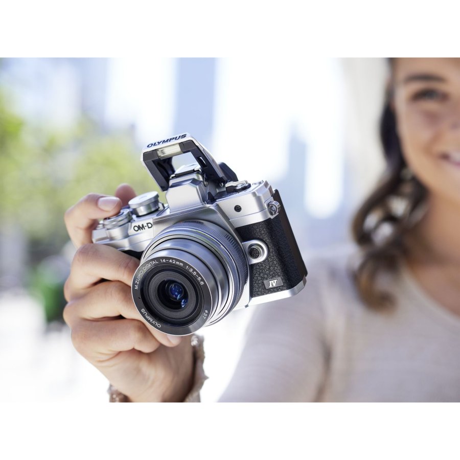 Olympus OM-D E-M10 Mark IV Kit + 14-42 Pancake Zoom silver #9