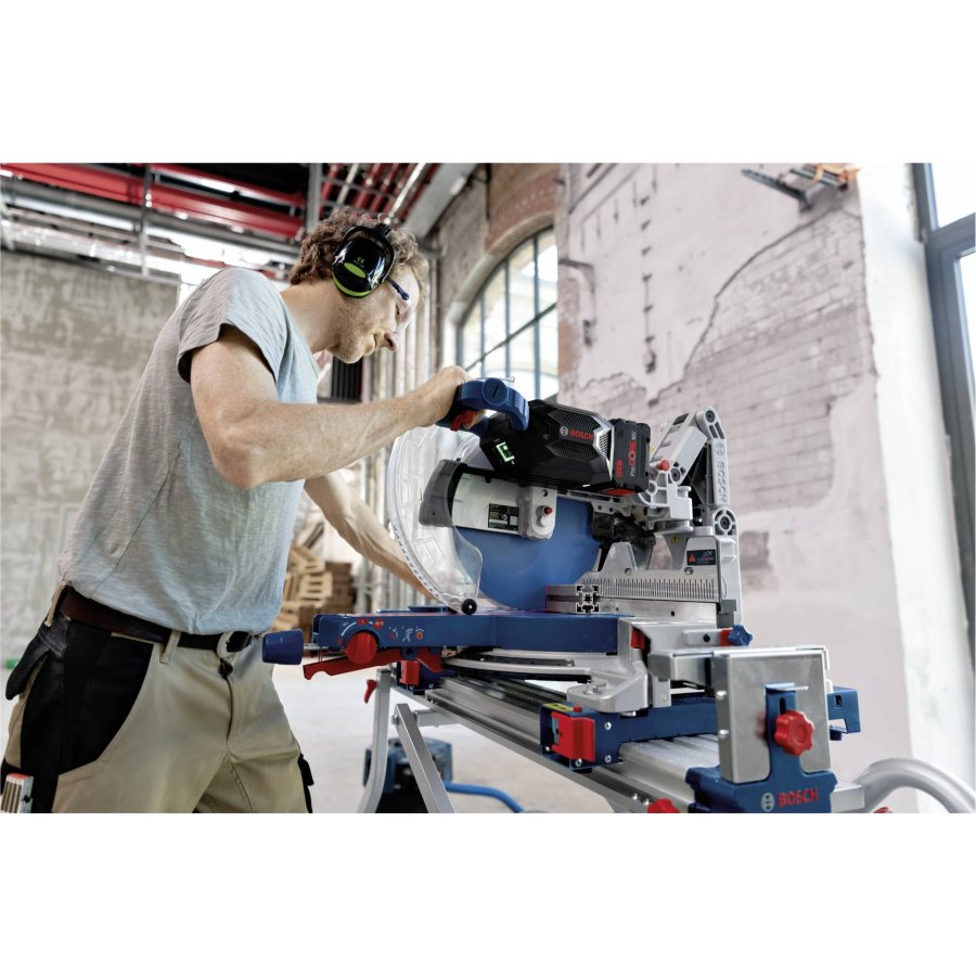 Bosch GCM 18V-305 C Cordless chop and mitre saw #6