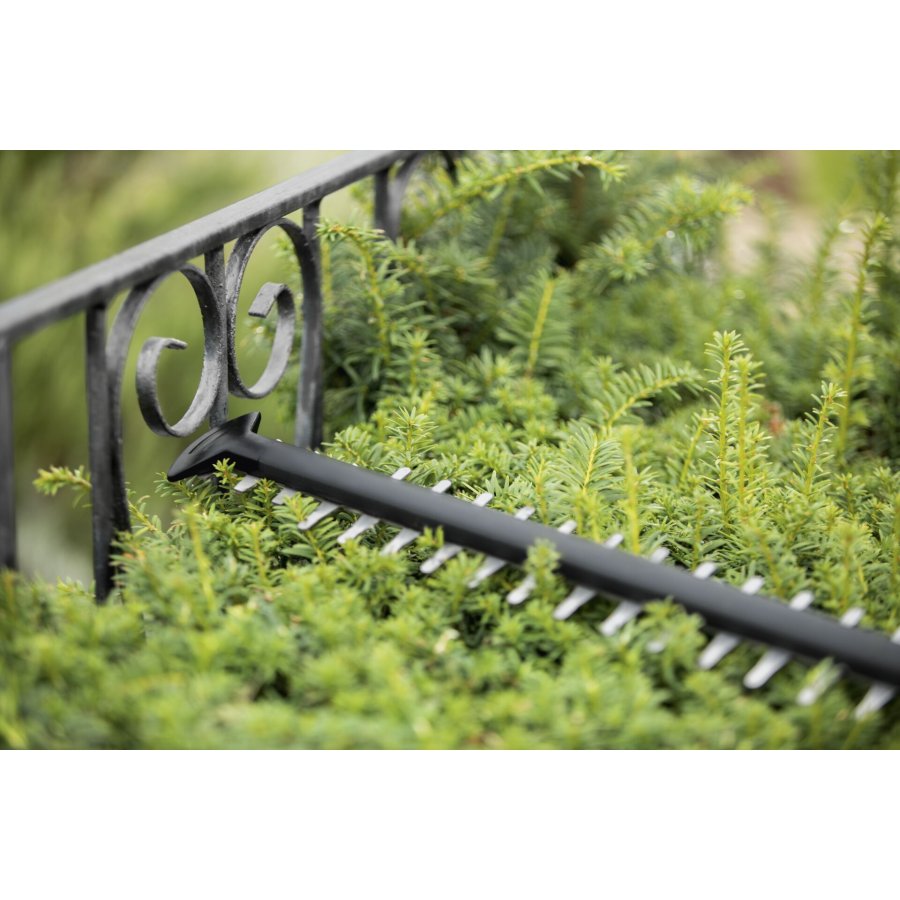 Bosch UniversalHedgeCut 18-50 Cordless Hedgecutter #9