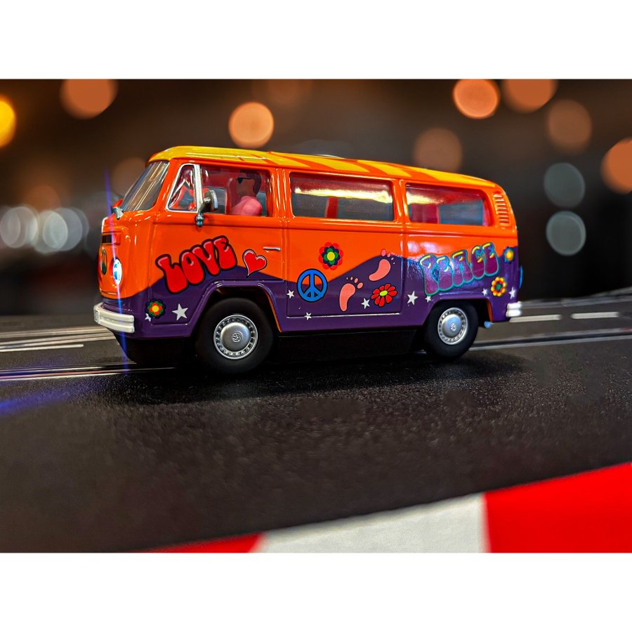 Carrera Digital 132     20031095 VW Bus T2b  Peace and Love #2