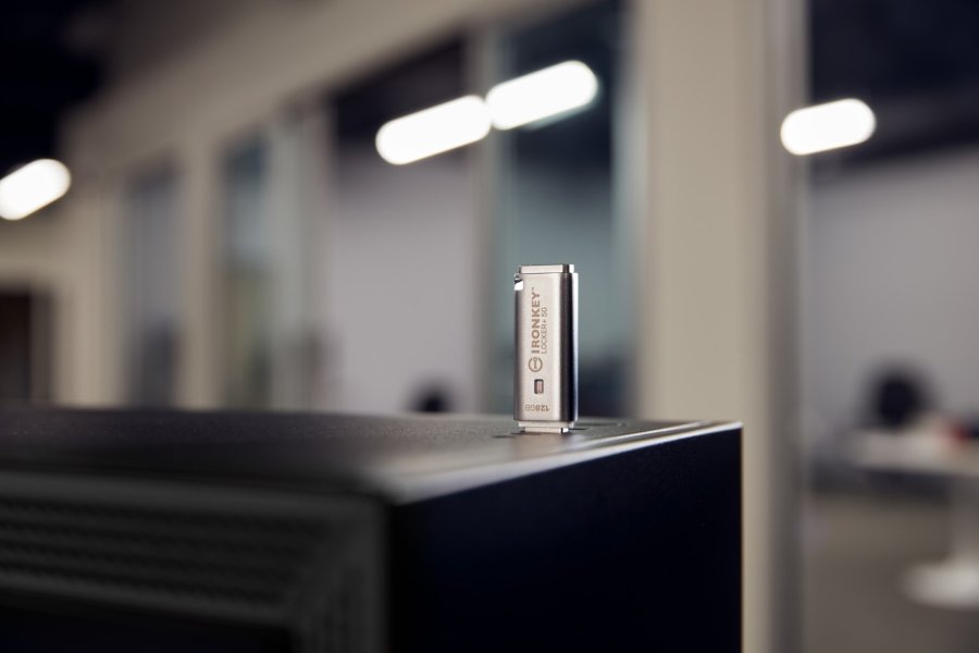 128GB USB 3.2 IRONKEY LOCKER+50 #7