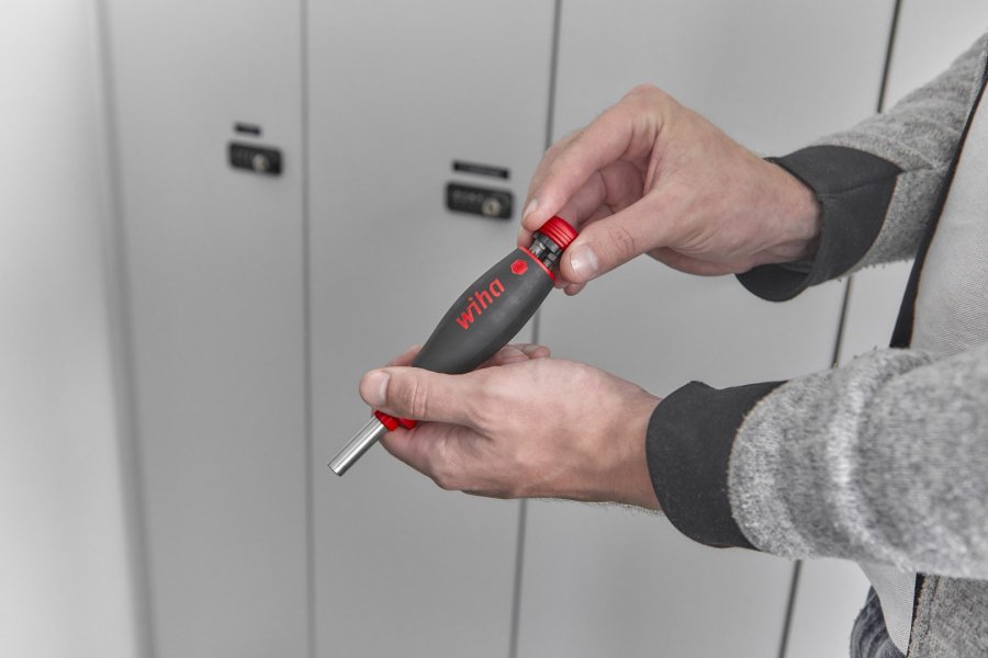Wiha screwdriver with bit magazine PocketMax magnetic #4