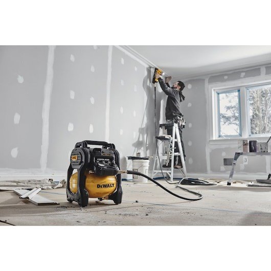 DEWALT 18 Volt Akku-Kompressor #7