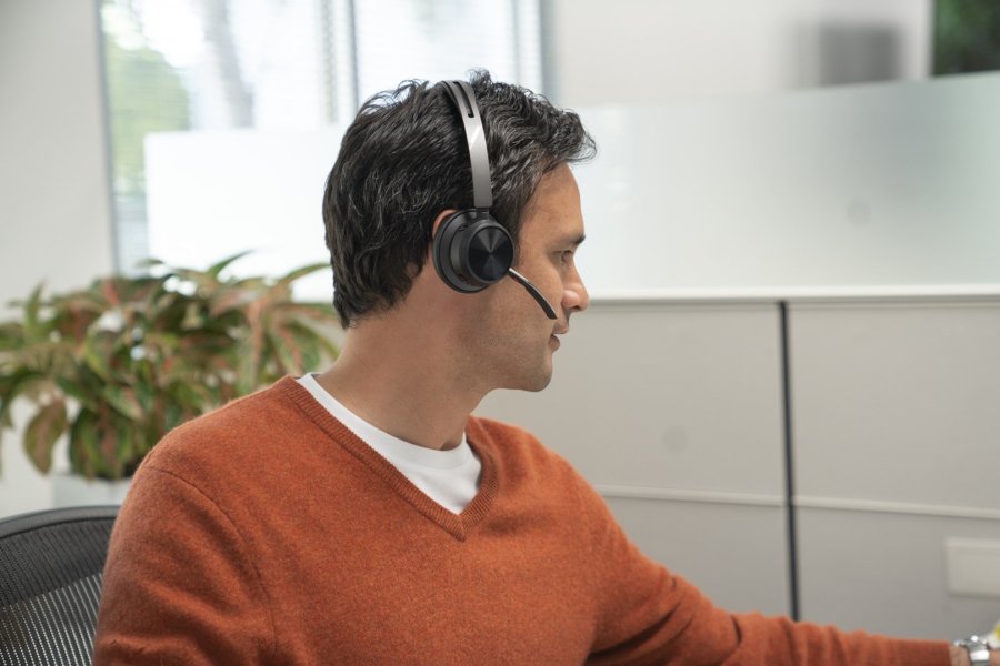 Poly Voyager Focus 2 USB-C-C Headset +USB-C/A Adapter #4