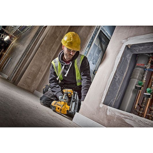 DeWALT DCN660D2-QW sm & hfteklamme pistol #7