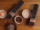 ELDOM ZMP5 BATTERIDREVET PEBER- OG SALTKV�RNES�T MED STATIV, SORT #11