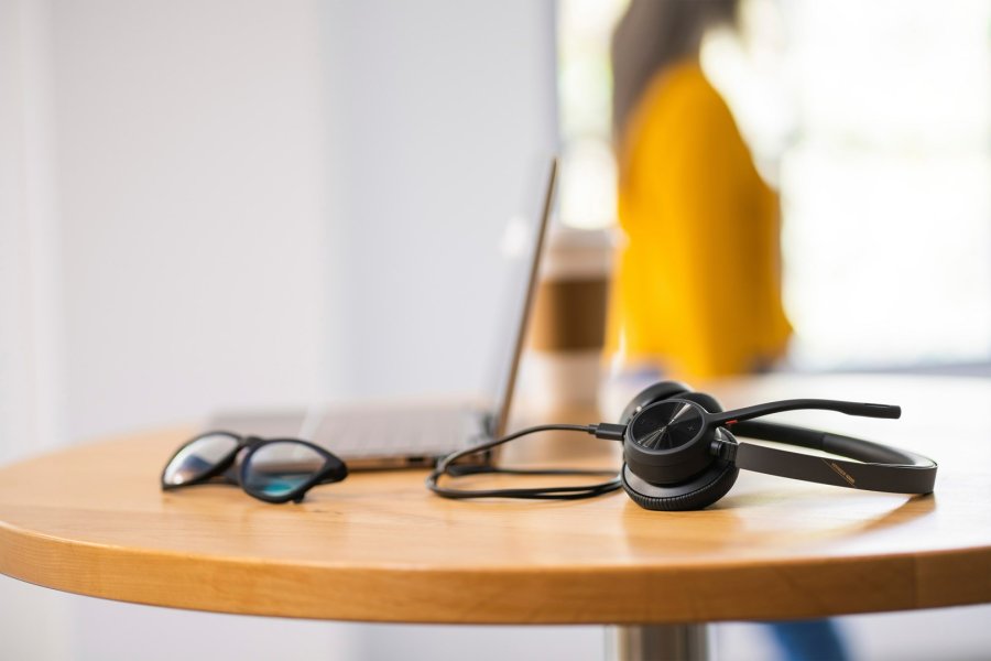 POLY Voyager 4320 headset med Microsoft Teams-certificering + BT700-adapter + ladestation #3