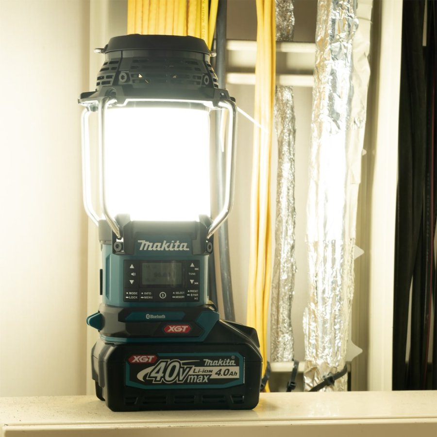 Makita Radio MR009GZ 12/14.4/18/40V with lamp #12